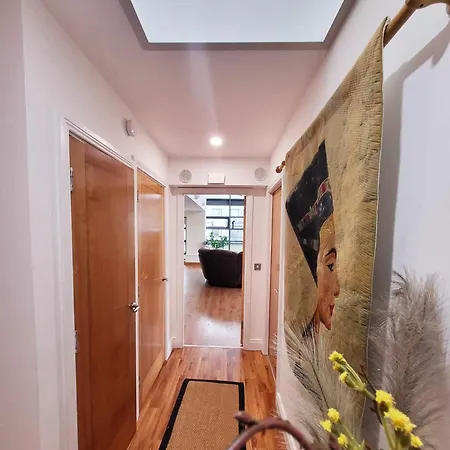 Panoramic Two-bedroom Penthouse Apartment *