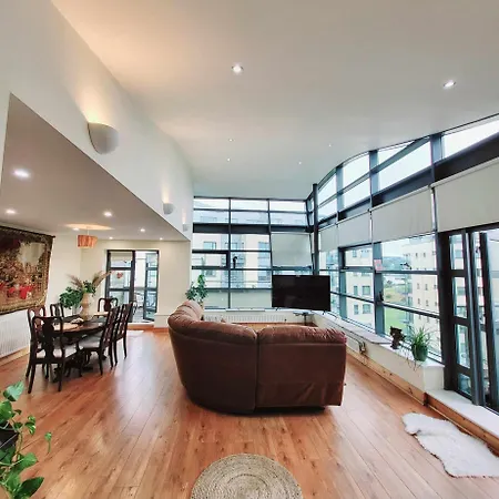 Panoramic Two-bedroom Penthouse *