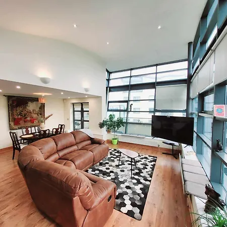 Panoramic Two-bedroom Penthouse *