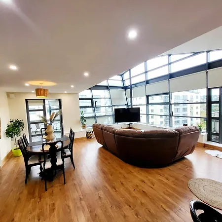 Panoramic Two-bedroom Penthouse Апартаменты Корк