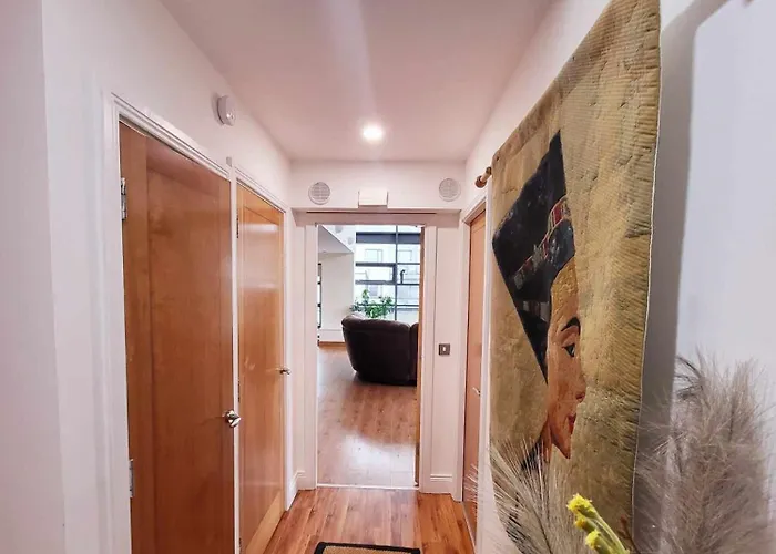 Panoramic Two-bedroom Penthouse Apartment *