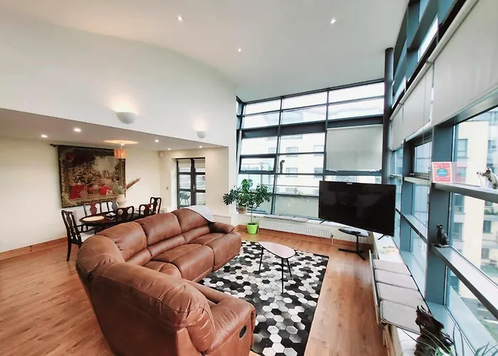 Panoramic Two-bedroom Penthouse *