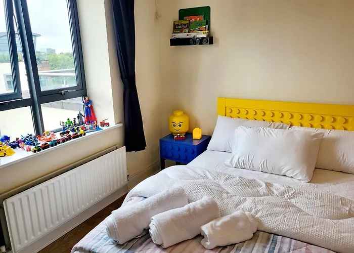 Panoramic Two-bedroom Penthouse Apartment