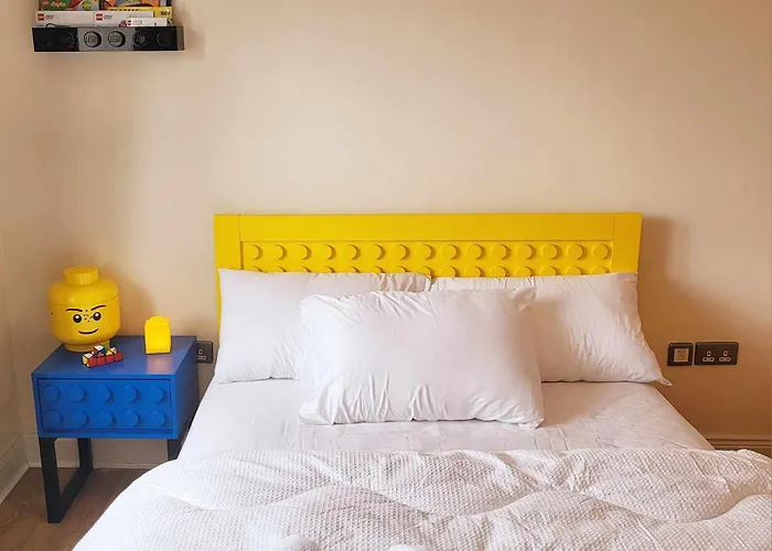 Panoramic Two-bedroom Penthouse Apartment *