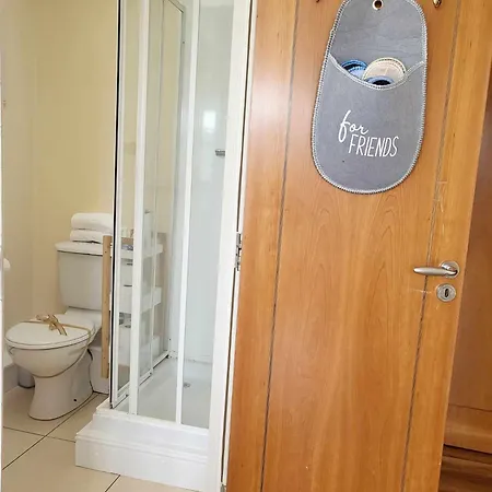 Panoramic Two-bedroom Penthouse * 코크