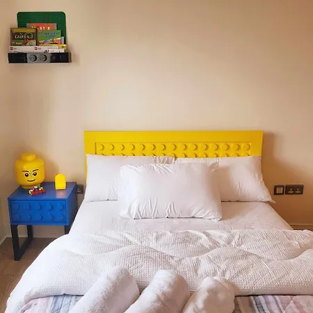 Panoramic Two-bedroom Penthouse 아파트 *